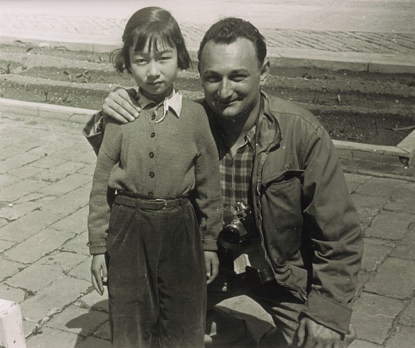 Unterwegs in China (Das Mädchen auf dem Foto wurde nach Informationen Thürks später Sinologie-Professorin in England.)