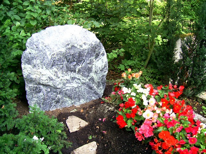 Thürks Grabstein mit seinem Signaturzug.